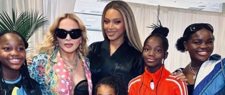 Madonna curte show de Beyoncé com as filhas e recebe homenagem