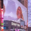 Shakira causa alvoroço na Times Square, em NY, com show de divulgação para álbum inédito