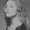 Madonna retoma projeto engavetado e prepara disco de remixes
