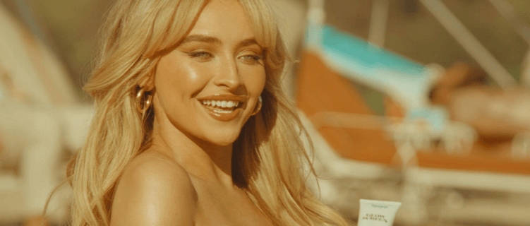 Sabrina Carpenter e Oasis dominam as paradas de sucesso da Grã Bretanha