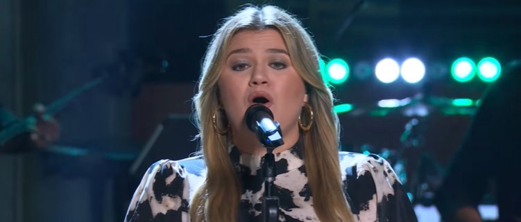 Kelly Clarkson encanta com cover de “Cold Heart”, hit de Dua Lipa e Elton John