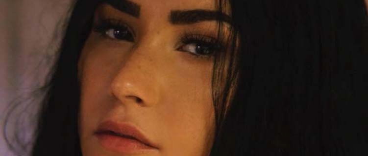 “Sober”: Música tocante de Demi Lovato ultrapassa 100 milhões de reproduções no Spotify