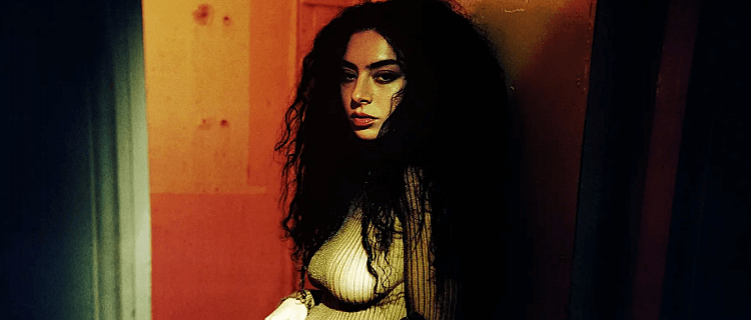 Charli xcx quer estar em "Premonição 7" e sugere elenco