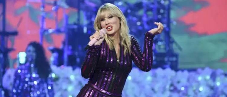 Taylor Swift faz primeira performance ao vivo do single "You Need To Calm Down". Veja!