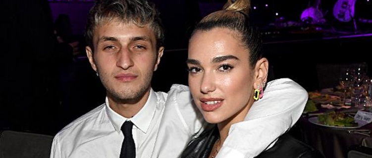 Dua Lipa vai gravar cenas românticas com o namorado para novo clipe, diz jornal