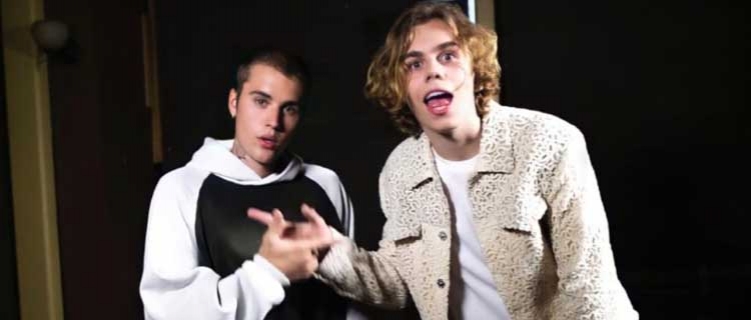 "Stay", de The Kid LAROI com Justin Bieber, volta ao topo da parada americana de singles