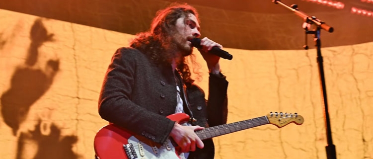 Hozier entrega videoclipe do sucesso “Too Sweet”