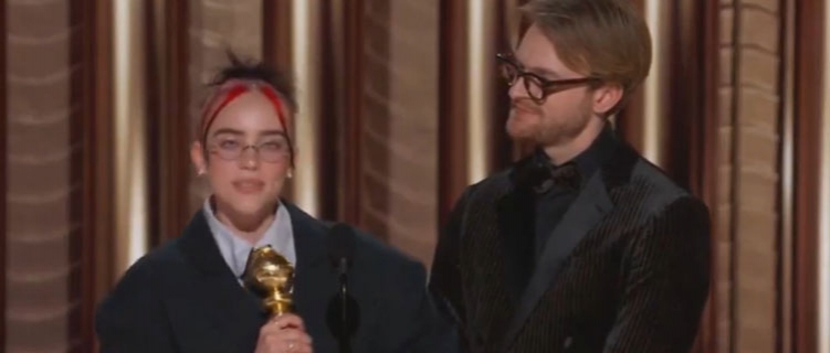 Billie Eilish vence o Globo de Ouro 2024 por canção tema de “Barbie”