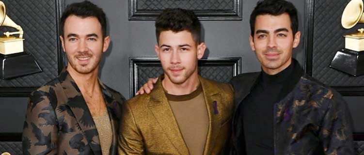 Jonas Brothers lançam a nova “Mercy”, parte do filme Space Jam
