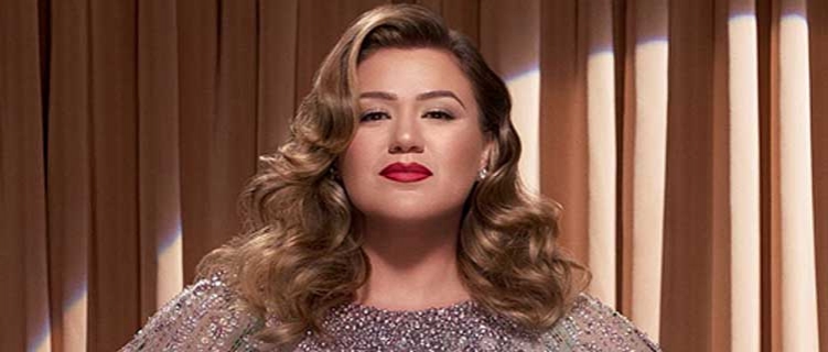 Kelly Clarkson anuncia o single “Christmas Isn’t Canceled (Just You)”