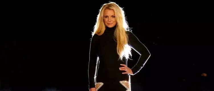 Segundo website dos EUA, pai de Britney Spears está melhorando e cantora pode voltar em breve aos trabalhos