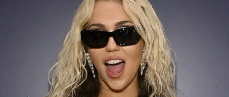 Estável, Miley Cyrus quebra novo recorde na Billboard Hot 100 com “Flowers”
