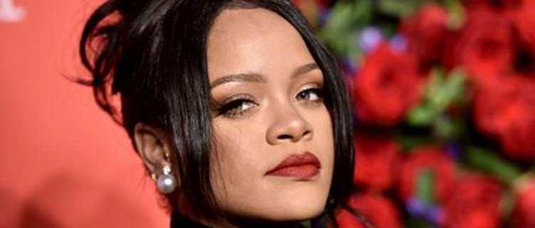 Rihanna promove mais uma edição do “Diamond Ball”; veja as fotos