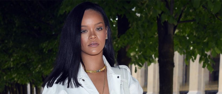 Rihanna responde a fã que a questionou sobre música nova: “Está vindo”