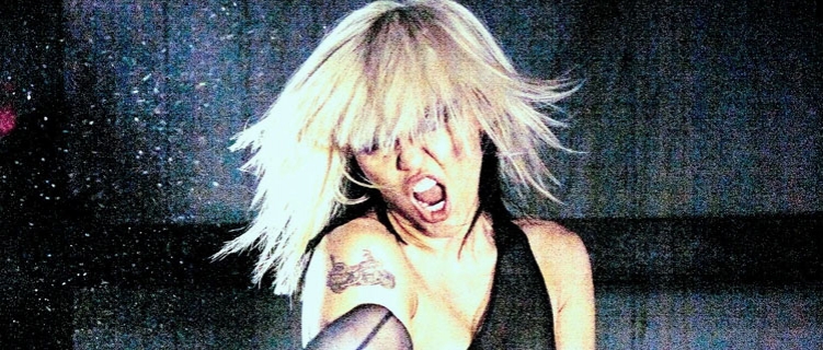 Miley Cyrus lança álbum ao vivo!