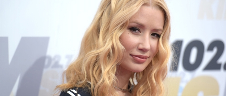 Iggy Azalea revela que teve um filho: "Quero manter a vida dele privada"