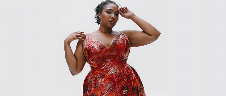 Lizzo tenta encerrar processo de assédio alegando liberdade artística