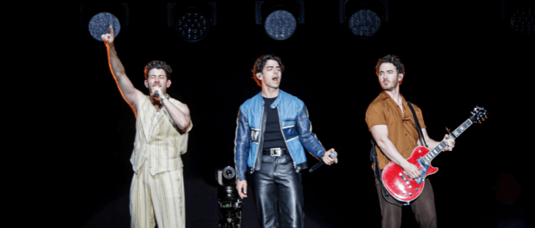 Turnê dos Jonas Brothers vira foco de memes e reencontros inusitados