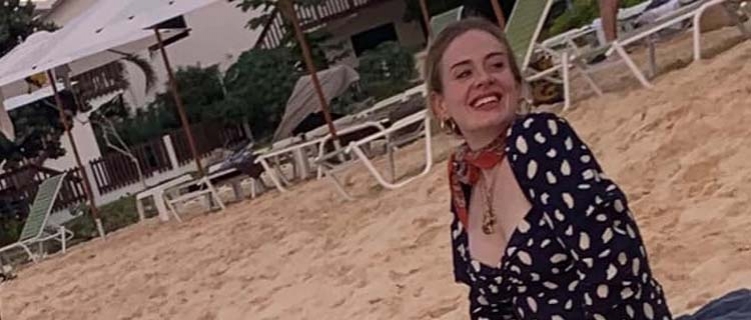 Adele curte folga no Caribe com Harry Styles e James Corden