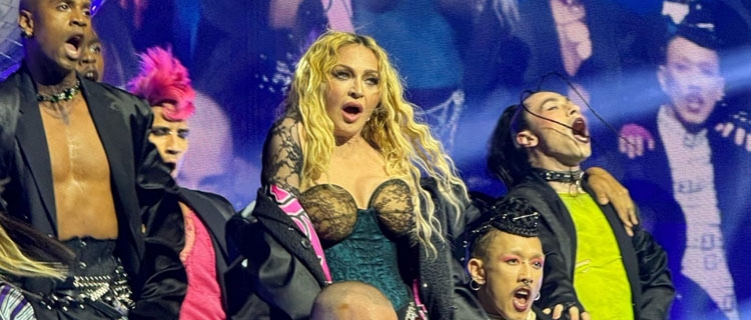 CONFIRMADO: Madonna fará show na praia de Copacabana, no Rio, em 4 de maio