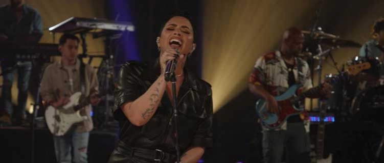 Demi Lovato arrasa ao apresentar “The Art of Starting Over” em programa de TV