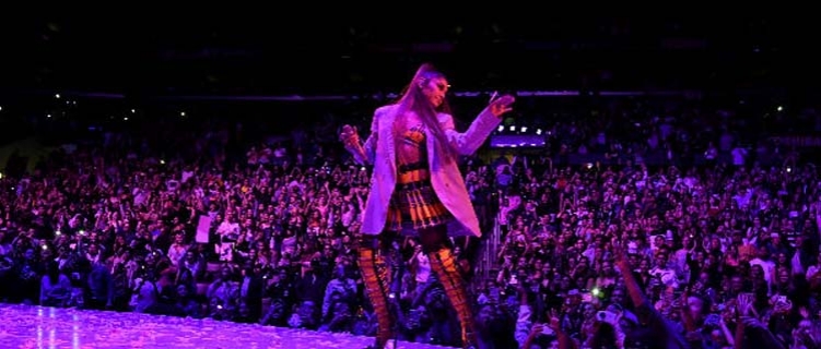 Ariana Grande vai lançar álbum ao vivo da “Sweetener World Tour”