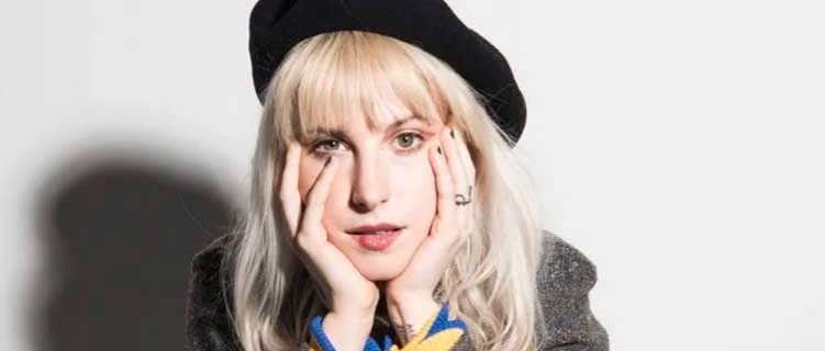 No Twitter, Hayley Williams garante que Paramore não irá acabar