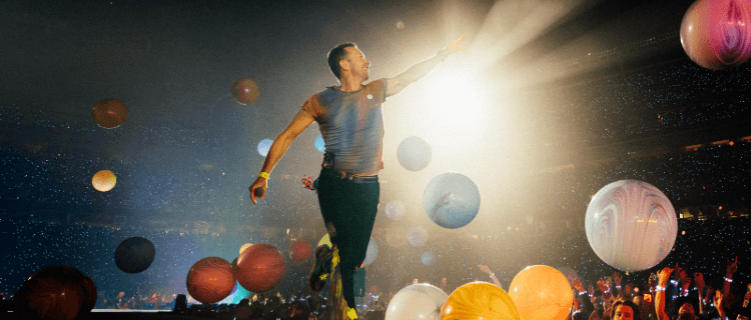 Coldplay trabalha para superar os US$ 2 bilh&otilde;es da &ldquo;The Eras Tour&rdquo; da Taylor Swift