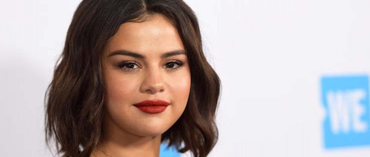 Selena Gomez deixa centro de saúde mental após colapso: “está muito melhor”
