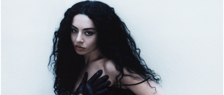 Remix de “Talk talk”, com Charli XCX e Troye Sivan, terá áudio de Dua Lipa