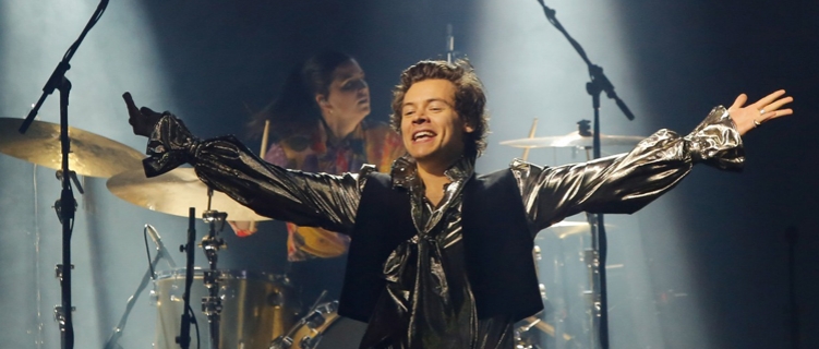 Harry Styles, príncipe do rock, faz São Paulo gritar enlouquecidamente
