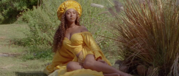 Beyoncé exalta a beleza e a ancestralidade negra no clipe de "Brown Skin Girl".