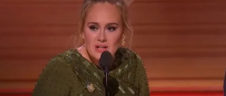 Adele desmente rumores e confirma presença no Grammy 2023: “Nunca seria tão desrespeitosa”