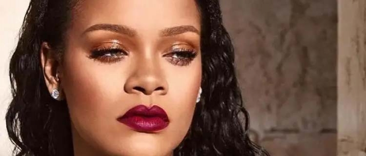 Rihanna posta vídeo misterioso no estúdio de gravação