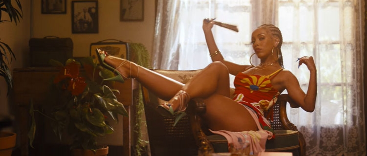 Doja Cat aparece eletrizante no clipe de “Vegas”, trilha sonora de “Elvis”