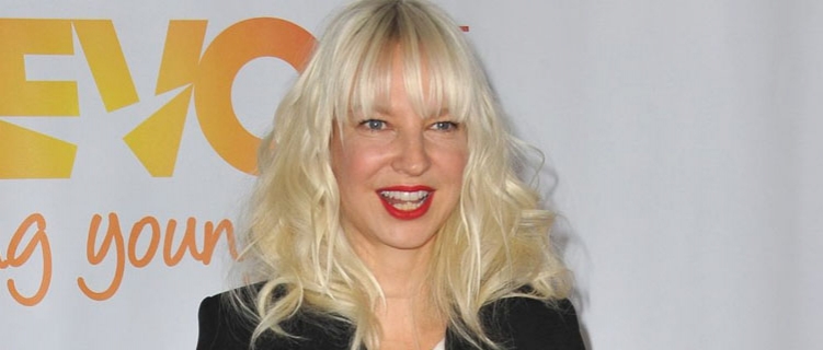 Sia lança o animado single "Hey Boy".