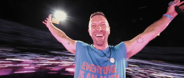 Coldplay celebra turnê em novo videoclipe, “Humankind”