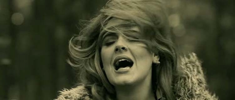 “Hello”: Com 900 milhões de streams no Spotify, Adele tem uma das músicas femininas mais ouvidas na plataforma
