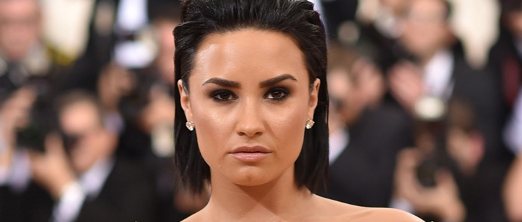 Demi Lovato conta que uma “celebridade vadia” a fez ir embora do Met Gala 2016