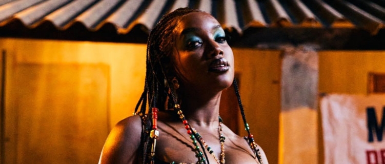 IZA leva troféu de Artista do Ano no Prêmio Multishow 2023