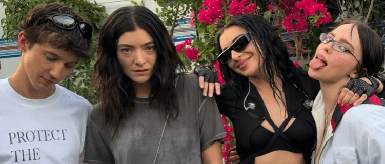 Charli XCX mostra força de “BRAT” em show do Coachella 2025