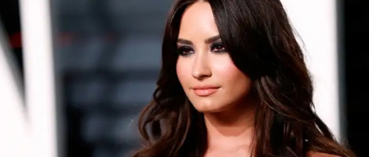 Demi Lovato pretende continuar na reabilitação até o final do ano, diz site