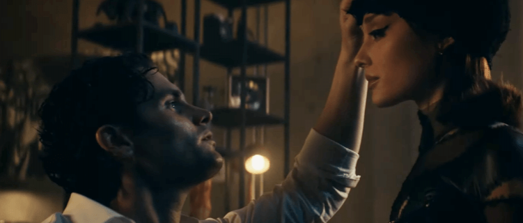 Ariana Grande é Mulher-Gato em clipe de “the boy is mine”