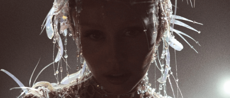 Miley Cyrus anuncia data de lançamento de seu novo álbum
