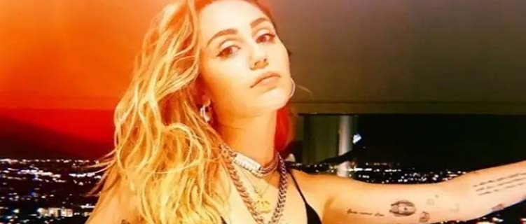 Miley Cyrus arrasando em visual sexy e muito mais nas imagens da semana