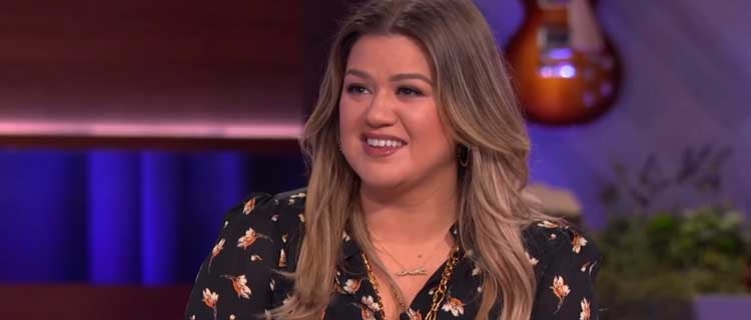 Kelly Clarkson revela a única música que tem medo de fazer cover