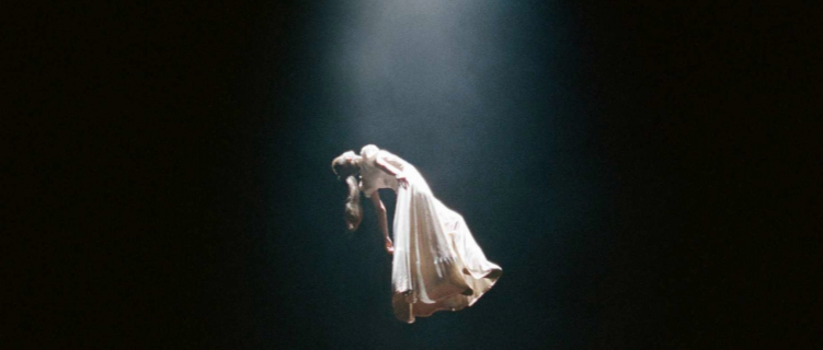 Ariana Grande lançará curta-metragem “brighter days ahead"