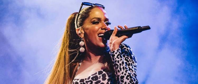 Anitta participa de live com Miley Cyrus e é elogiada: "Ícone pop brasileiro"