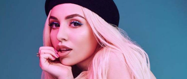 Conheça Ava Max, cantora pop que é grande aposta para 2019 e já está bombando