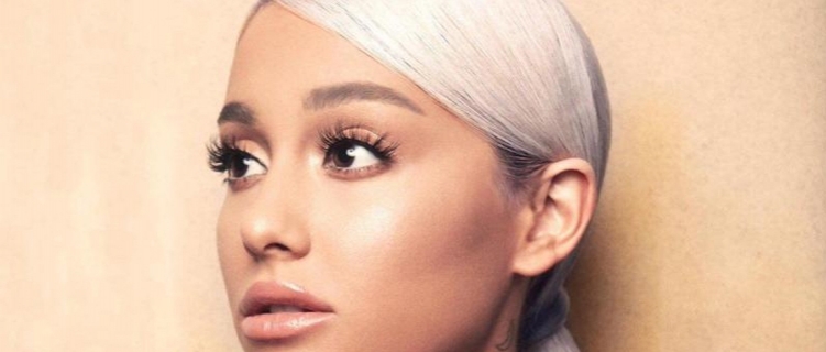 Ariana Grande divulga capa completa do “Sweetener” e novo trecho de “The Light Is Coming”